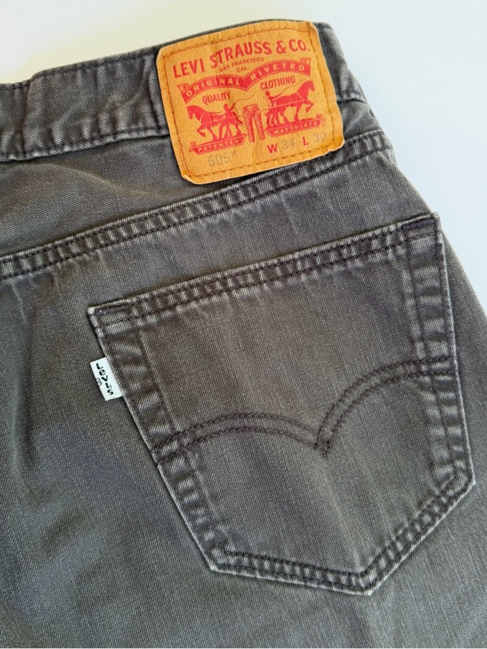 Men’s Vintage Levi’s 505 White Tab Denim Jeans
Medium Gray Color Size 34x30​ - Picture 4 of 11